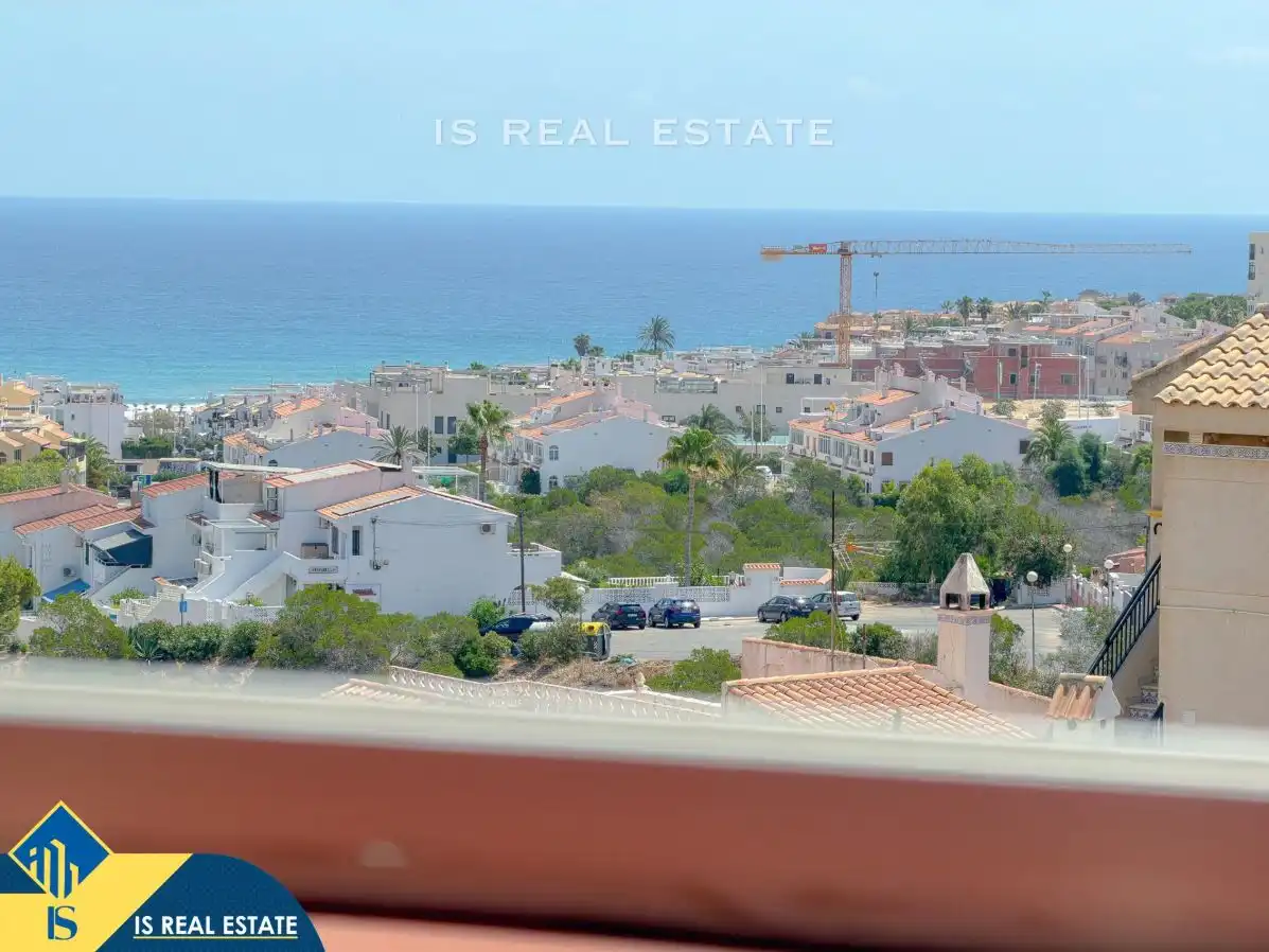 Vista exterior de Estudi en venda en Torrevieja amb Calefacció, Terrassa i Moblat