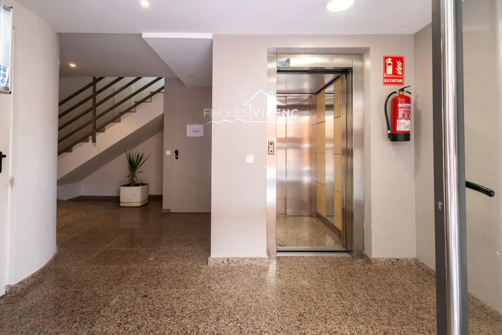 Wohnung zum Verkauf in Calafell mit Klimaanlage, Heizung und Terrasse