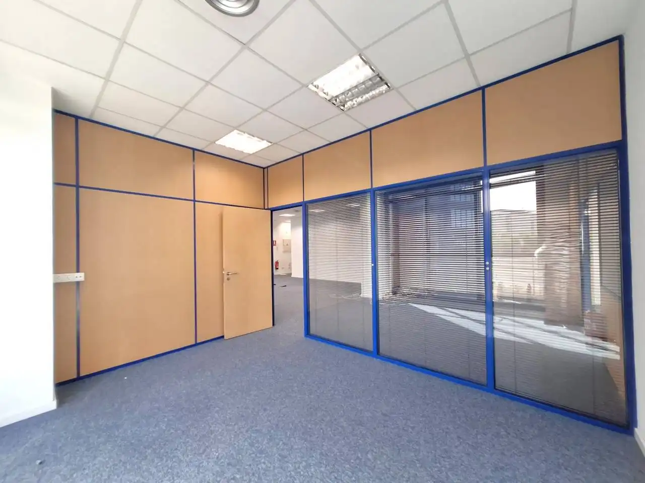 Office for rent in Madrid  with Air Conditioner, Heating and Alarm