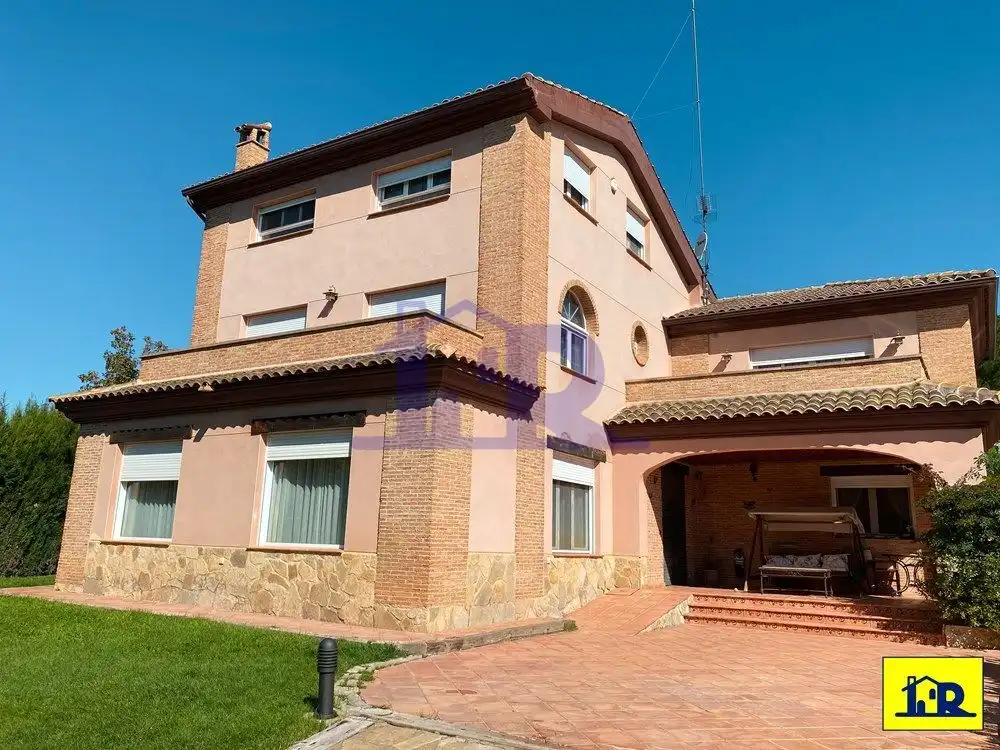Exterior view of Houses for sale in Arcas del Villar  with Terrace, Storage room and Swimming Pool