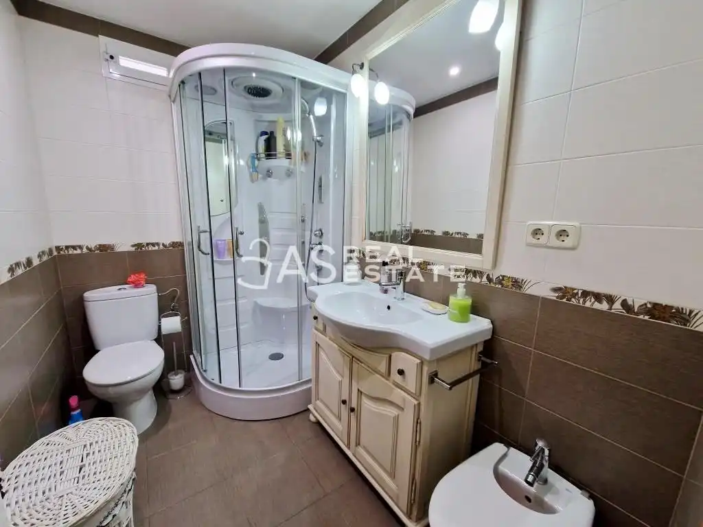 Badezimmer von Wohnung zum Verkauf in Móstoles mit Möbliert