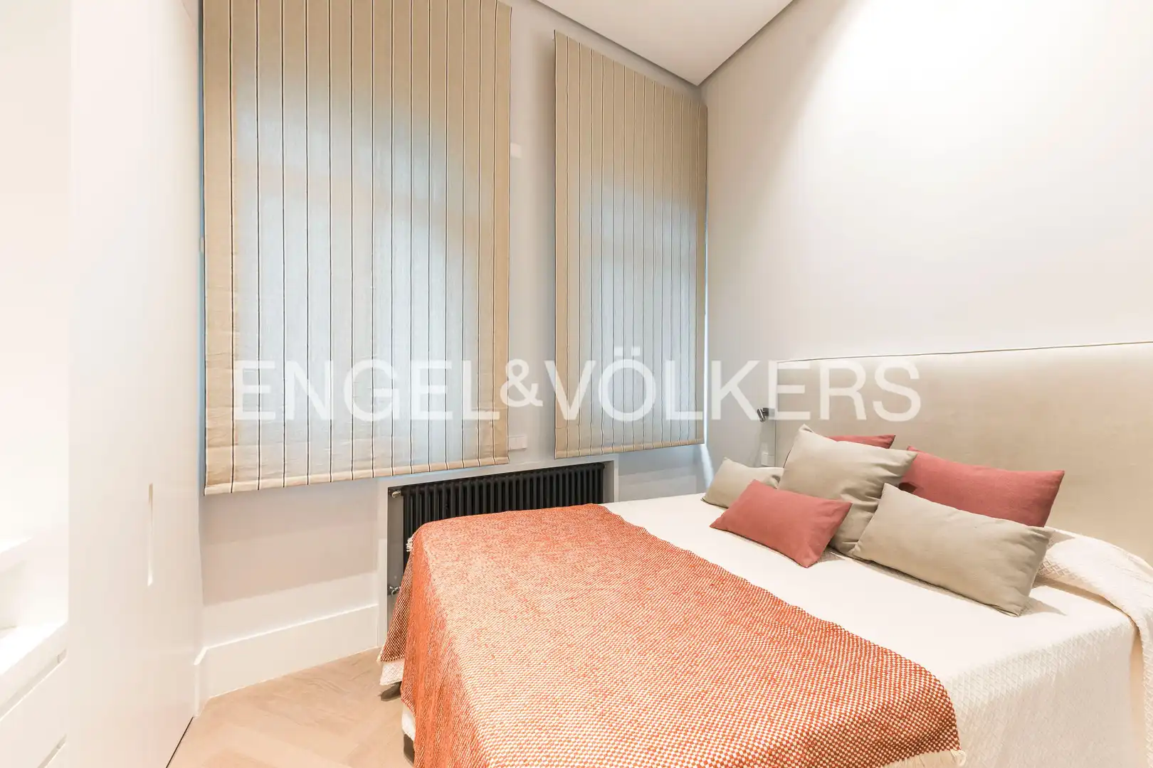 Bedroom of Flat for sale in Madrid  with Air Conditioner, Heating and Storage room