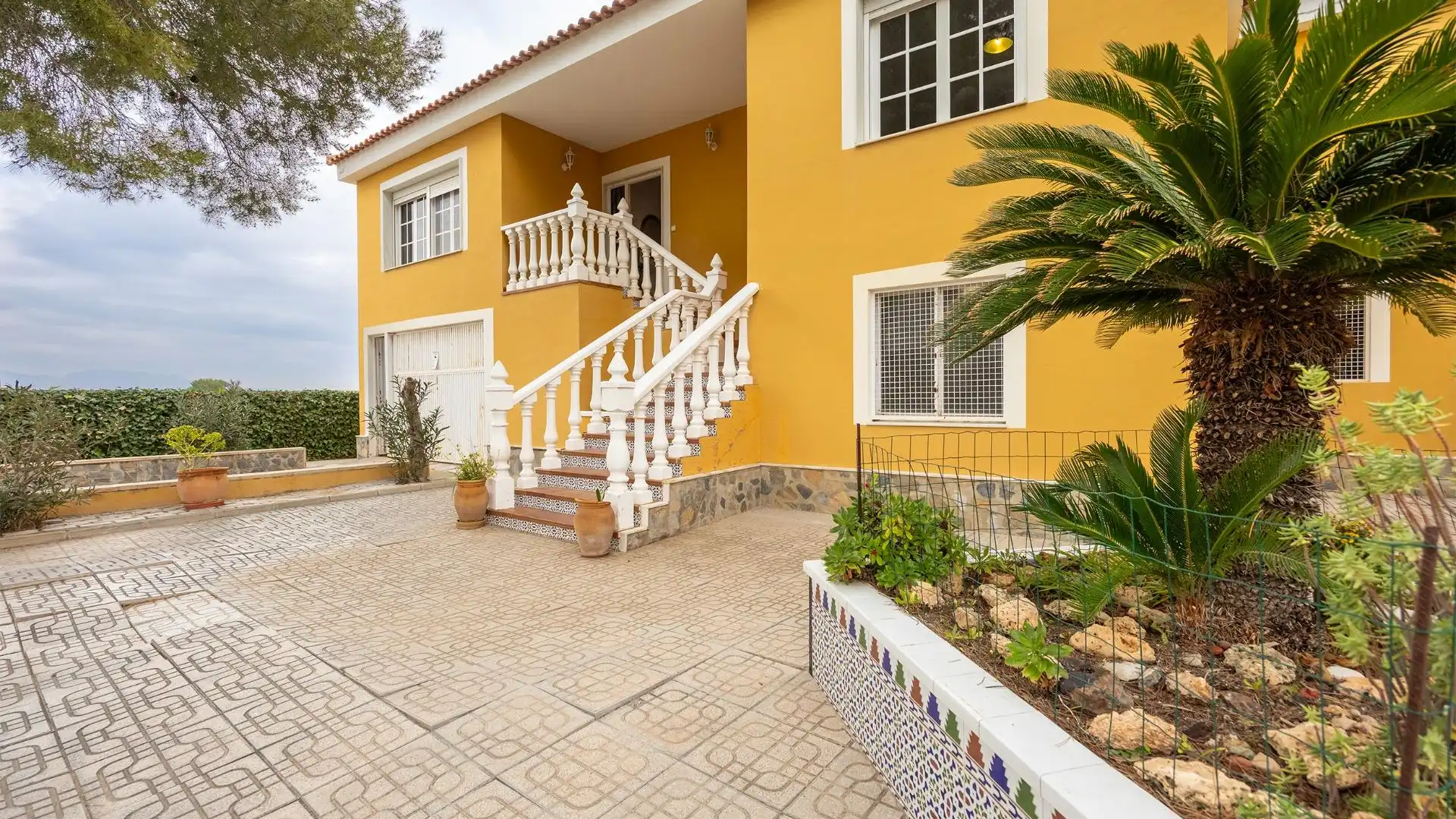 Außenansicht von Haus oder Chalet zum Verkauf in Orihuela mit Klimaanlage, Privatgarten und Terrasse