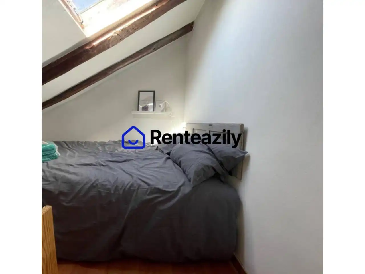 Dormitori de Apartament de lloguer en Madrid amb Aire condicionat, Moblat i Rentadora
