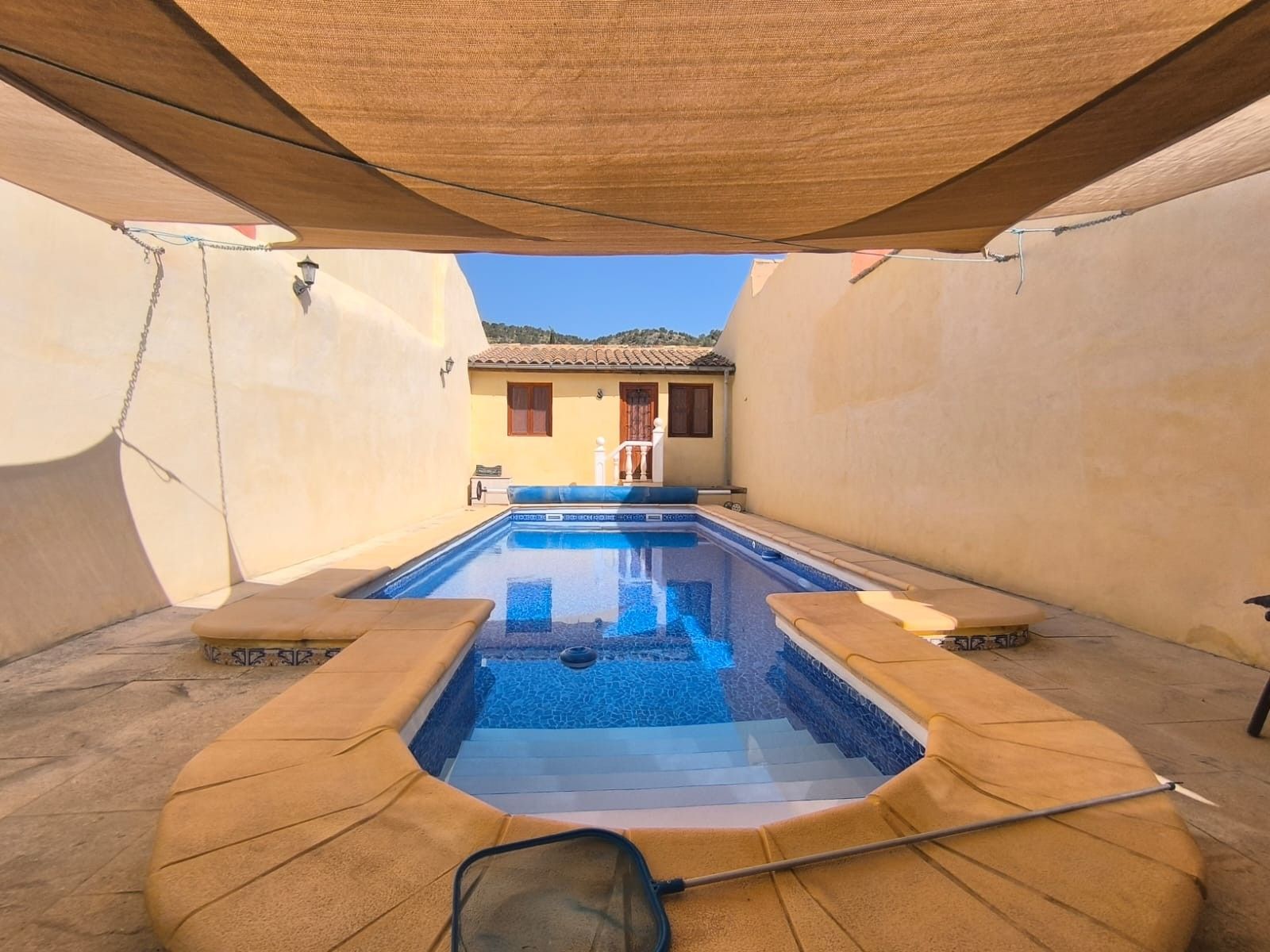 Piscina de Casa o xalet en venda en Monóvar  / Monòver amb Terrassa i Balcó