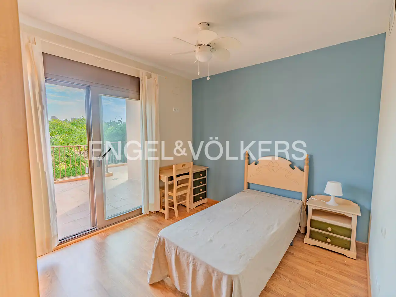 Habitación de Casa o chalet en venta en El Campello con Aire acondicionado, Calefacción y Jardín privado