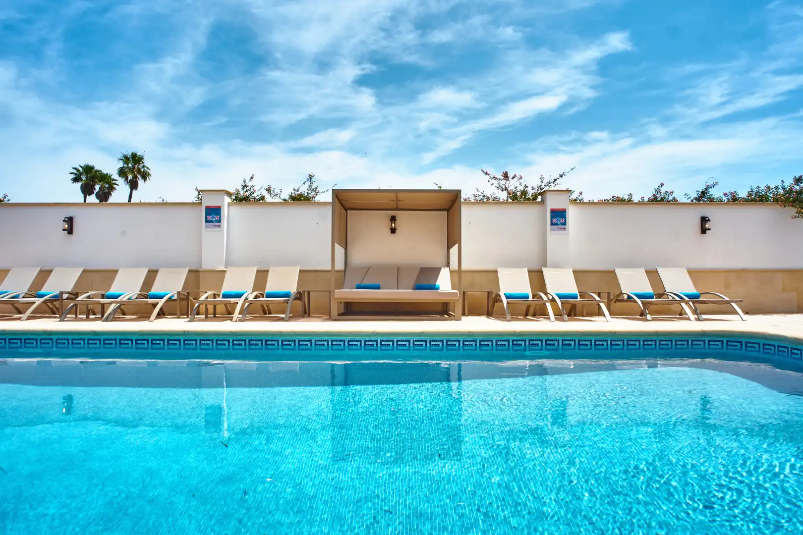 Piscina de Edificio en venta en Jávea / Xàbia