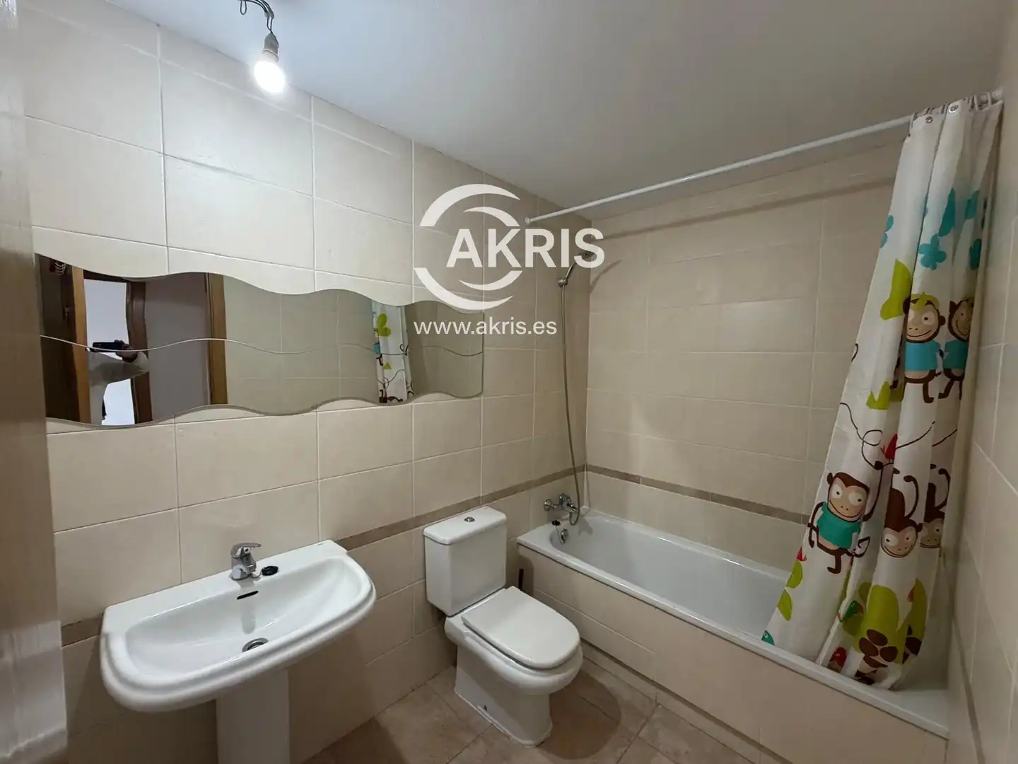 Badezimmer von Einfamilien-Reihenhaus zum Verkauf in Casarrubios del Monte mit Klimaanlage, Heizung und Terrasse