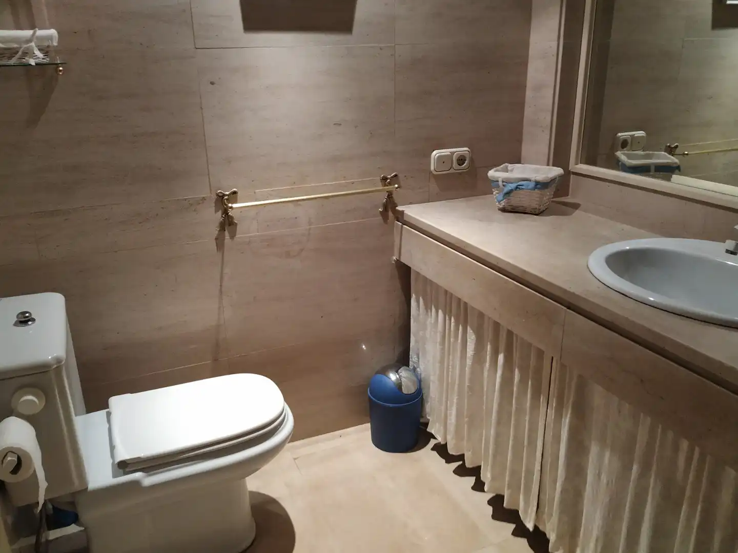 Bany de Dúplex en venda en Vigo  amb Calefacció, Parquet i Terrassa