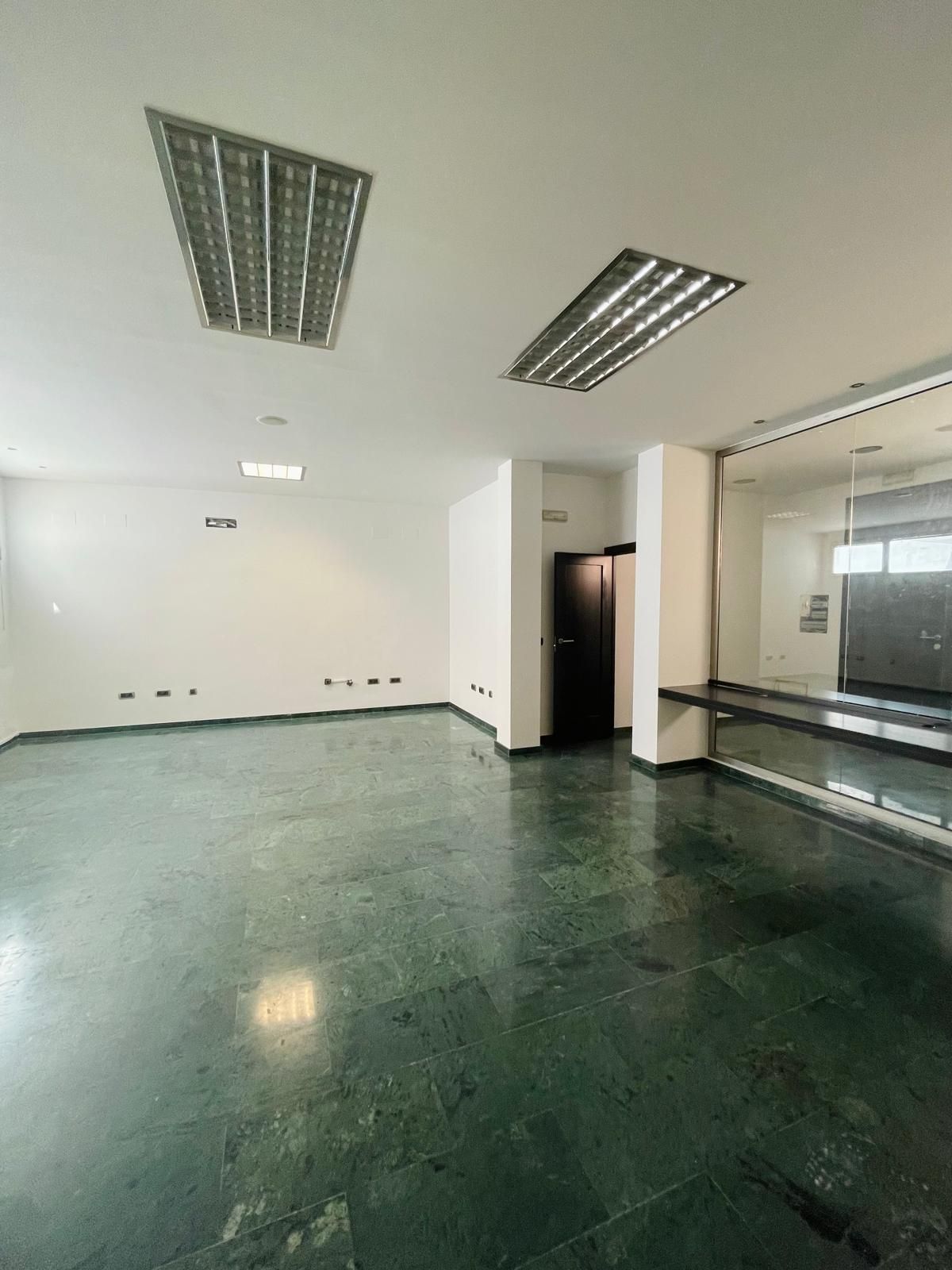 Büro miete in Coria del Río mit Internet