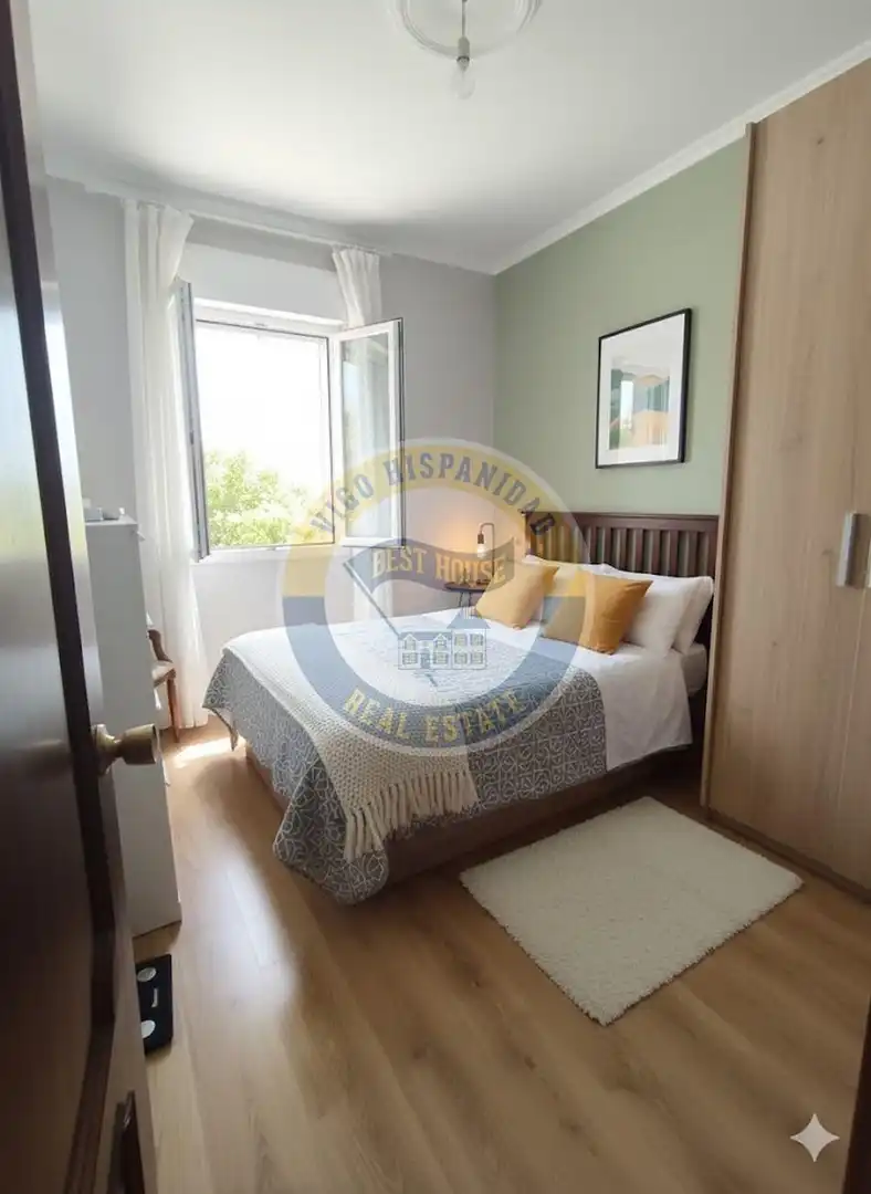 Dormitori de Casa o xalet en venda en Vigo  amb Terrassa i Moblat