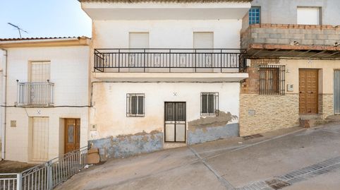 Amplitud y Encanto en Agron Casa Espaciosa de 7 Dormitorios y 1 Baño