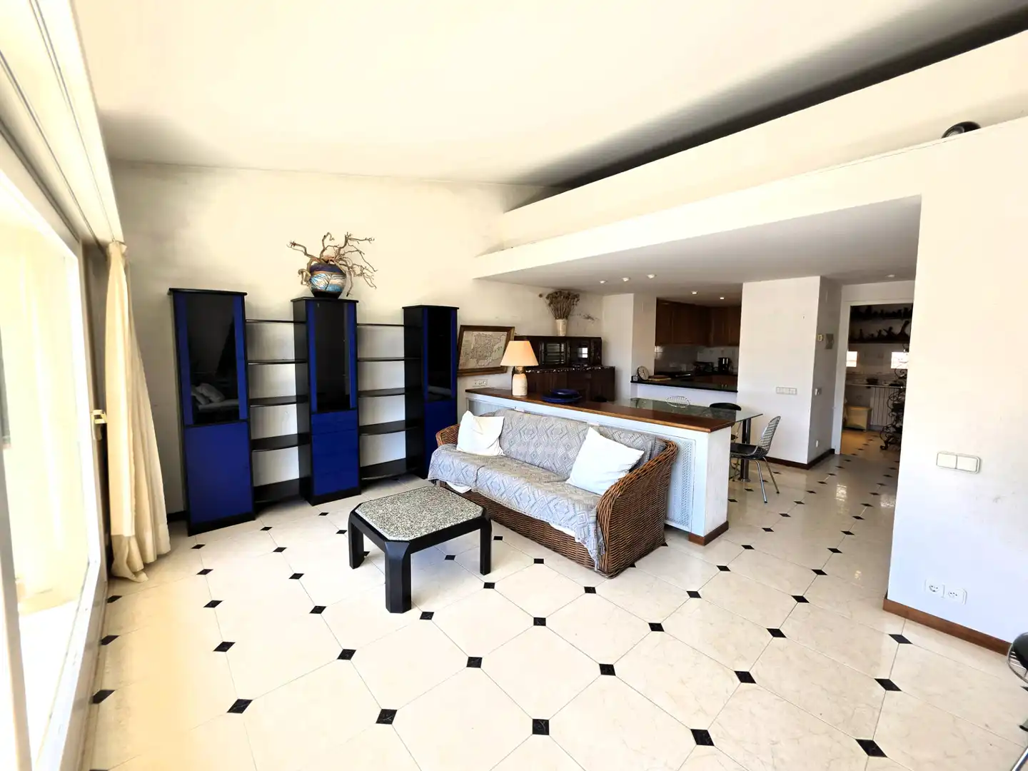 Wohnzimmer von Einfamilien-Reihenhaus zum Verkauf in Cadaqués mit Heizung und Terrasse