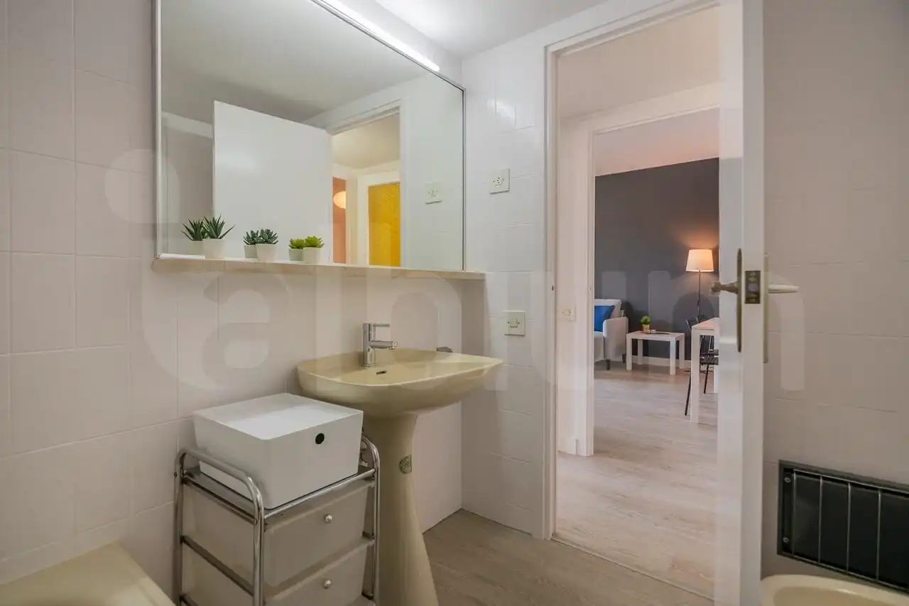 Bathroom of Flat for rent in Barcelona  with Heating, Parquet flooring and Terrace
