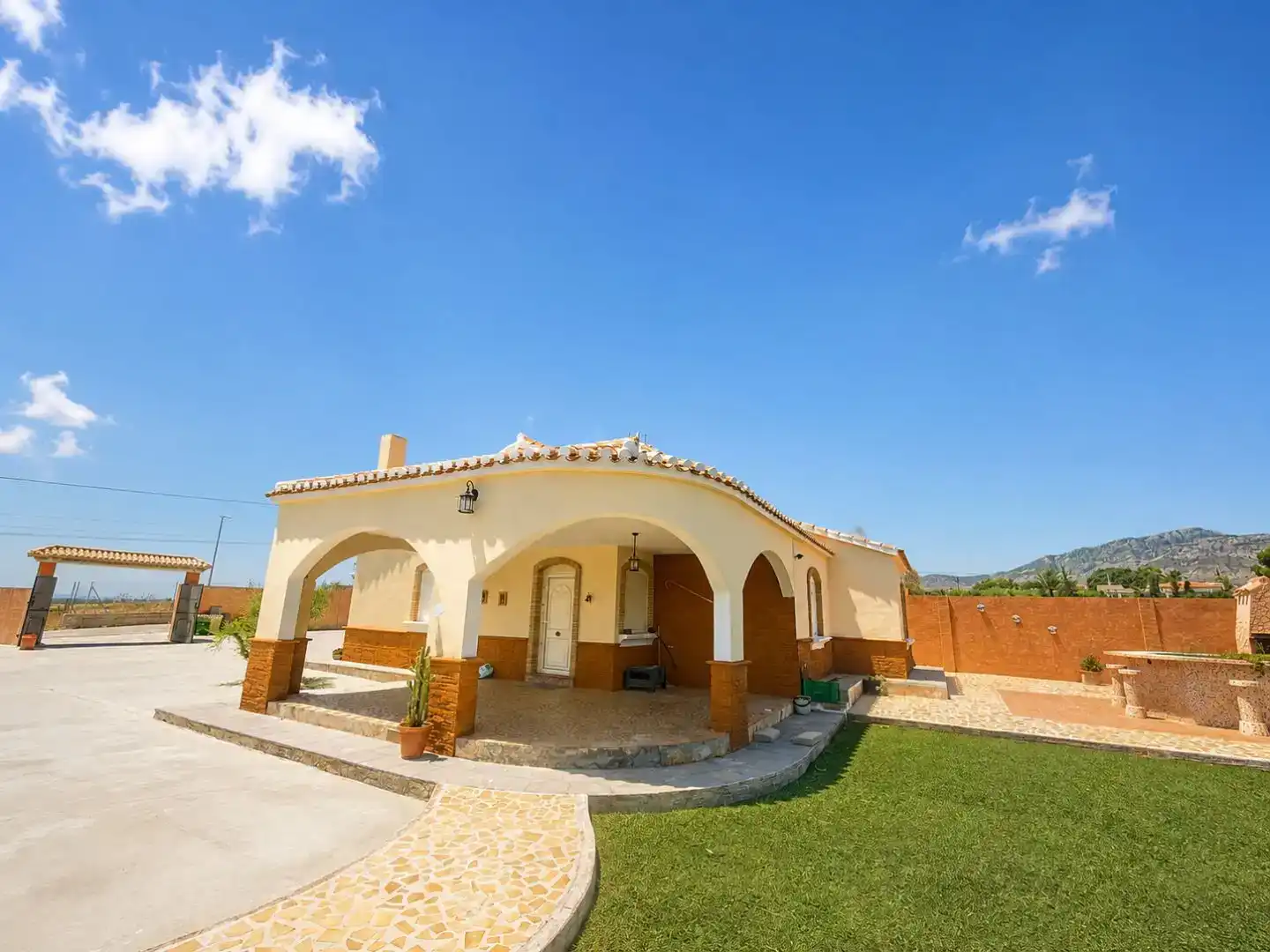 Vista exterior de Finca rústica en venda en Albatera amb Aire condicionat i Piscina