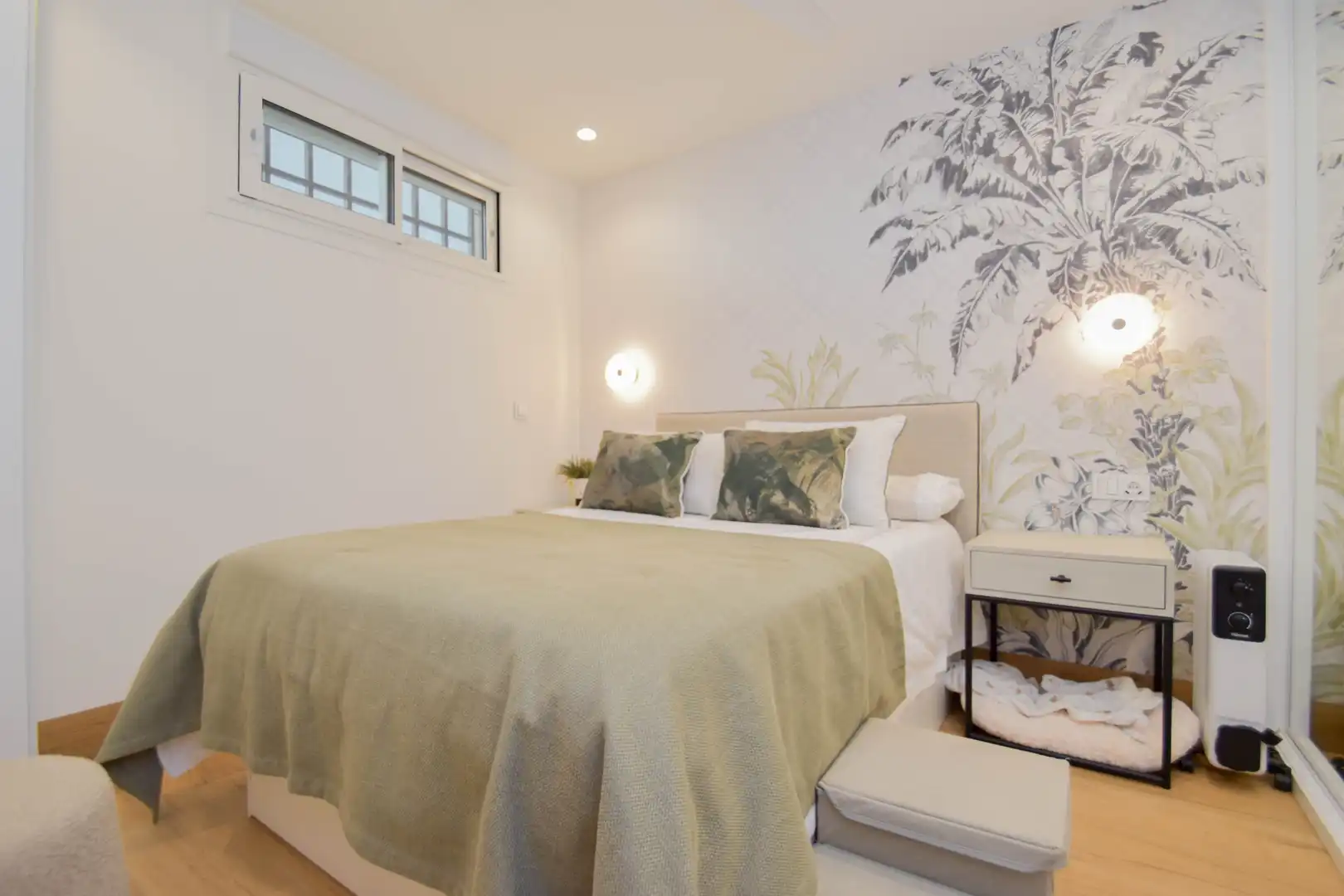 Bedroom of Flat for sale in Almuñécar  with Parquet flooring, Terrace and Furnished