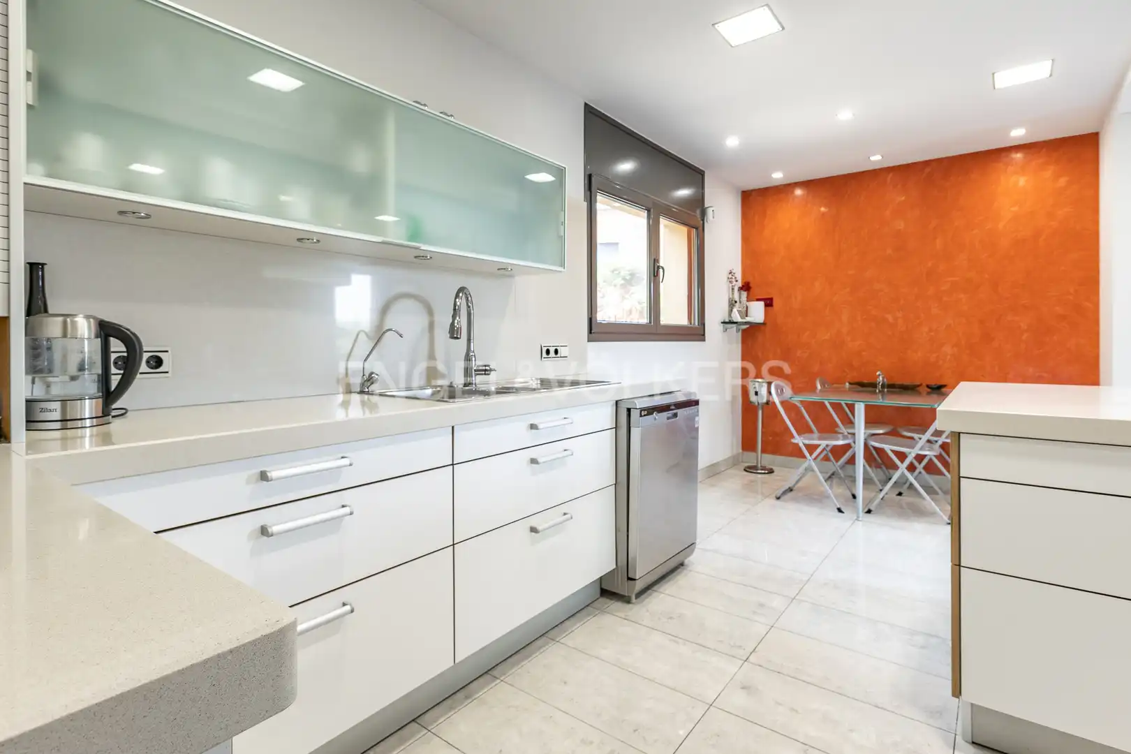 Cocina de Casa o chalet en venta en Canovelles con Aire acondicionado, Calefacción y Jardín privado