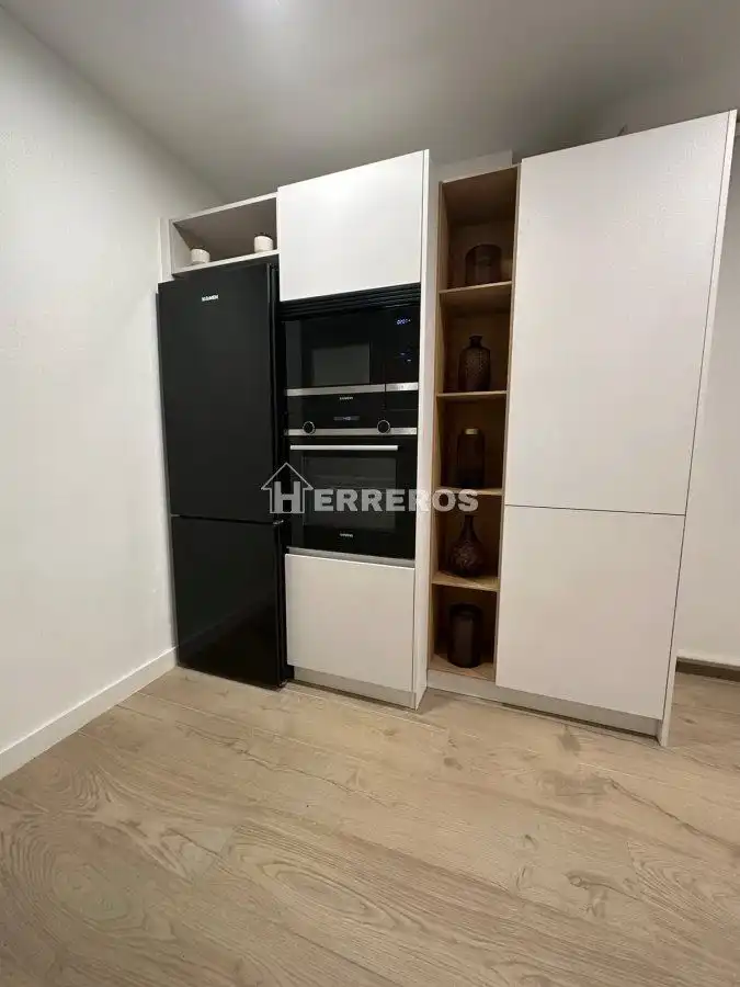 Cuina de Apartament en venda en  Logroño amb Calefacció, Parquet i Moblat