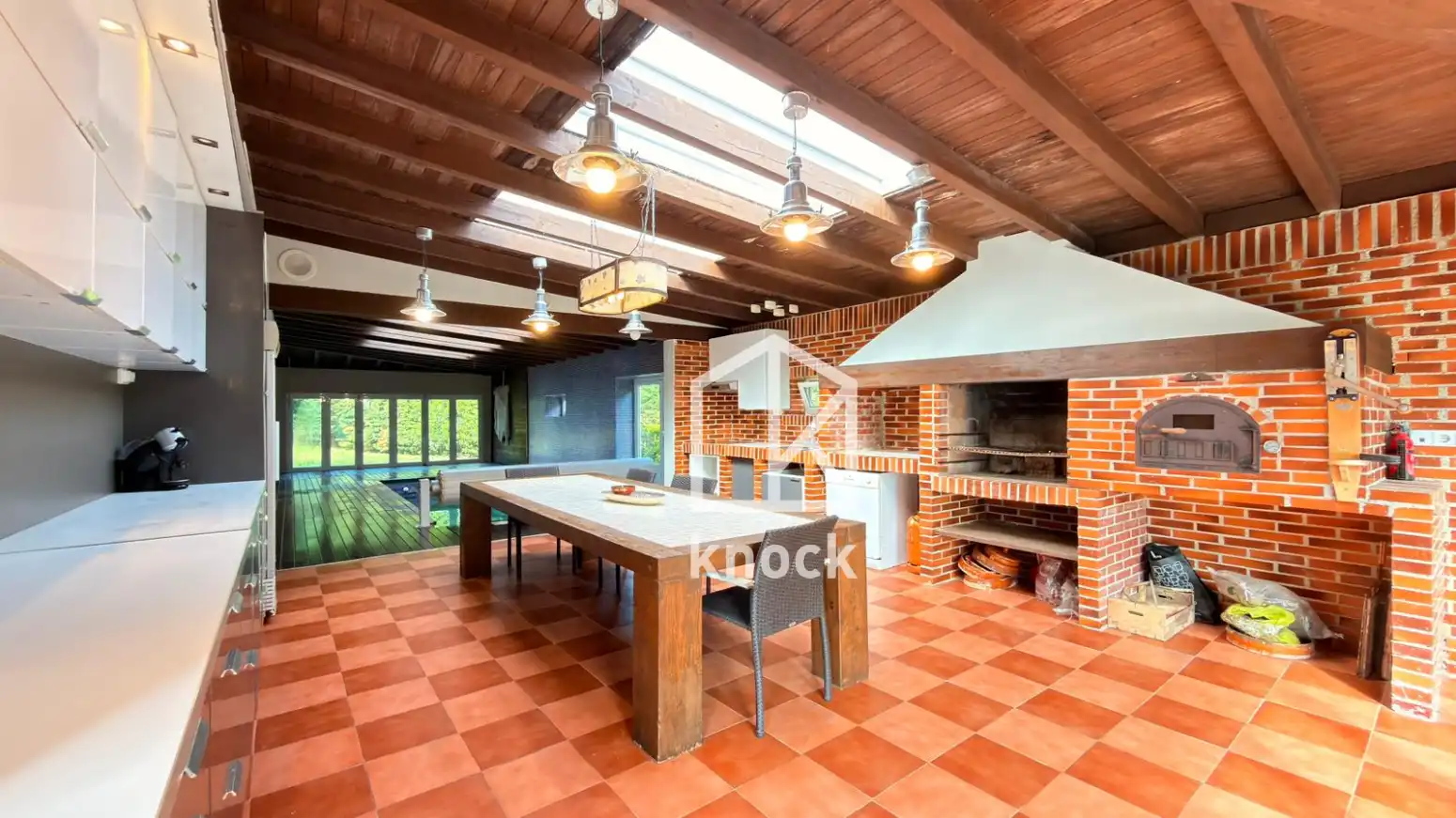 Cuina de Casa o xalet en venda en Oviedo  amb Calefacció, Parquet i Terrassa