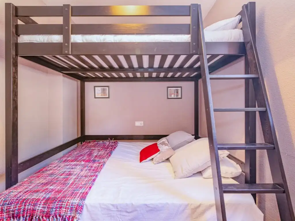 Dormitori de Apartament en venda en Sierra Nevada amb Terrassa i Moblat