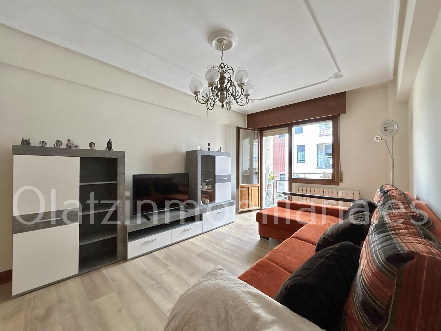 Sala d'estar de Pis en venda en Zalla  amb Calefacció, Terrassa i Traster