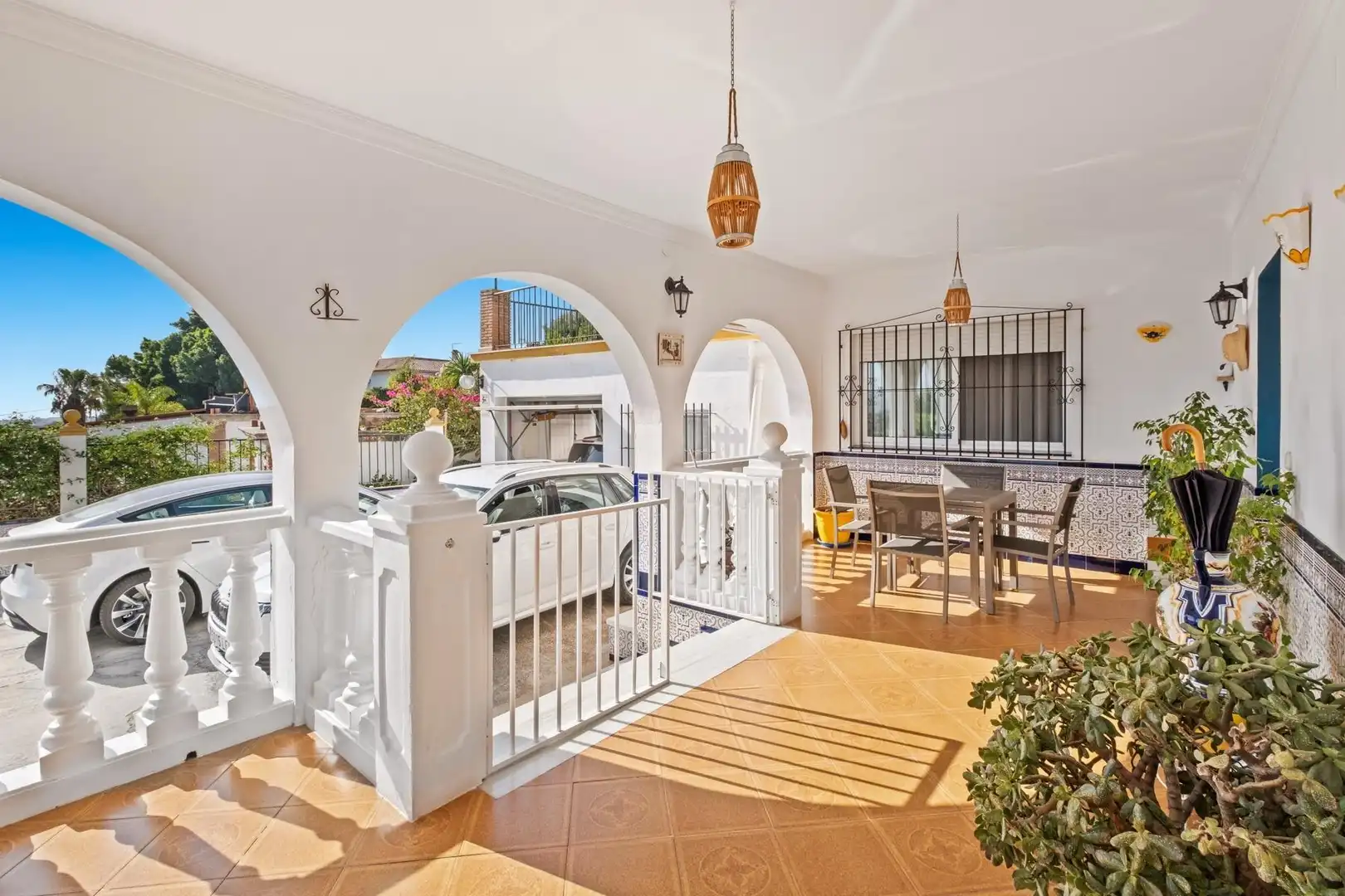 Vista exterior de Casa o xalet en venda en Alhaurín de la Torre amb Aire condicionat, Calefacció i Jardí privat