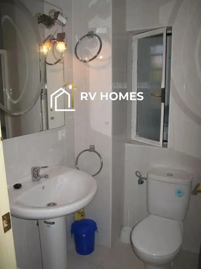 Baño de Piso de alquiler en Cáceres con Terraza y Amueblado