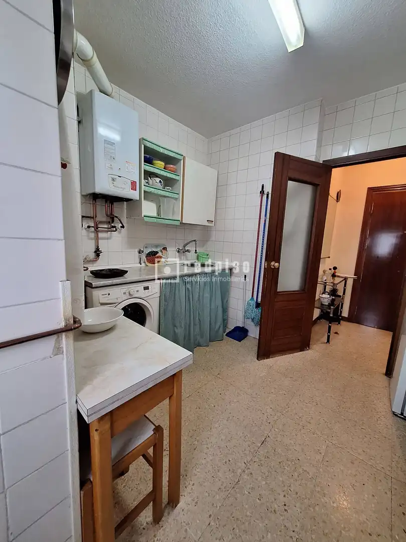 Cuina de Pis en venda en Madrid amb Calefacció, Terrassa i Moblat