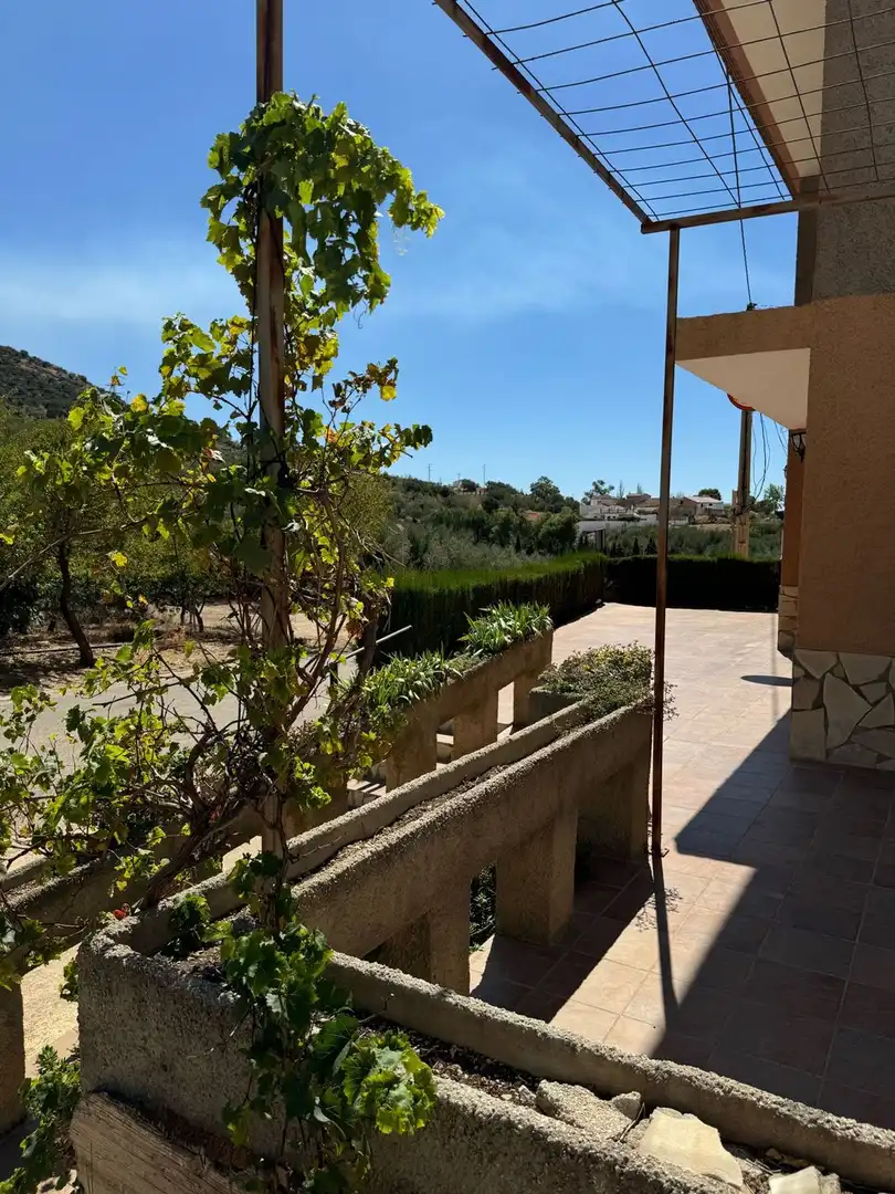Vista exterior de Local en venda en Alfarnatejo