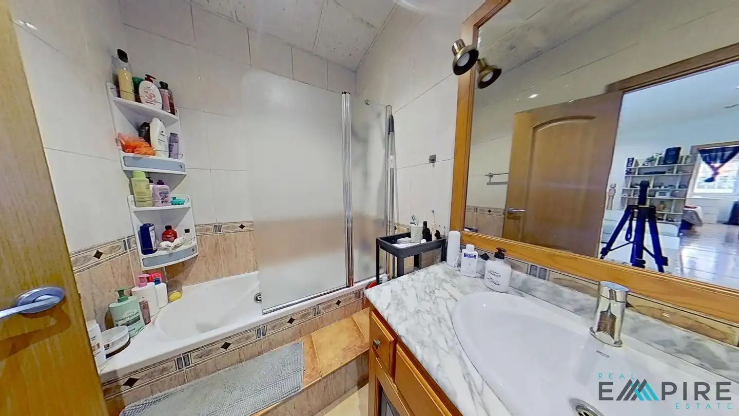 Bathroom of Ground floor for sale in Getafe  with Air Conditioner and Heating