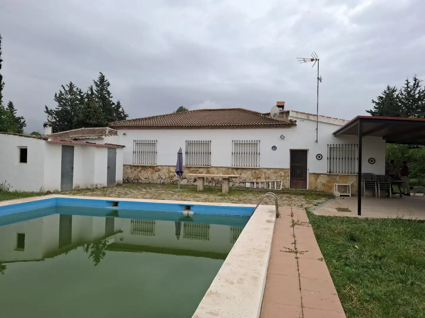 Piscina de Finca rústica en venda en Fuente de Piedra amb Jardí privat, Piscina i Moblat