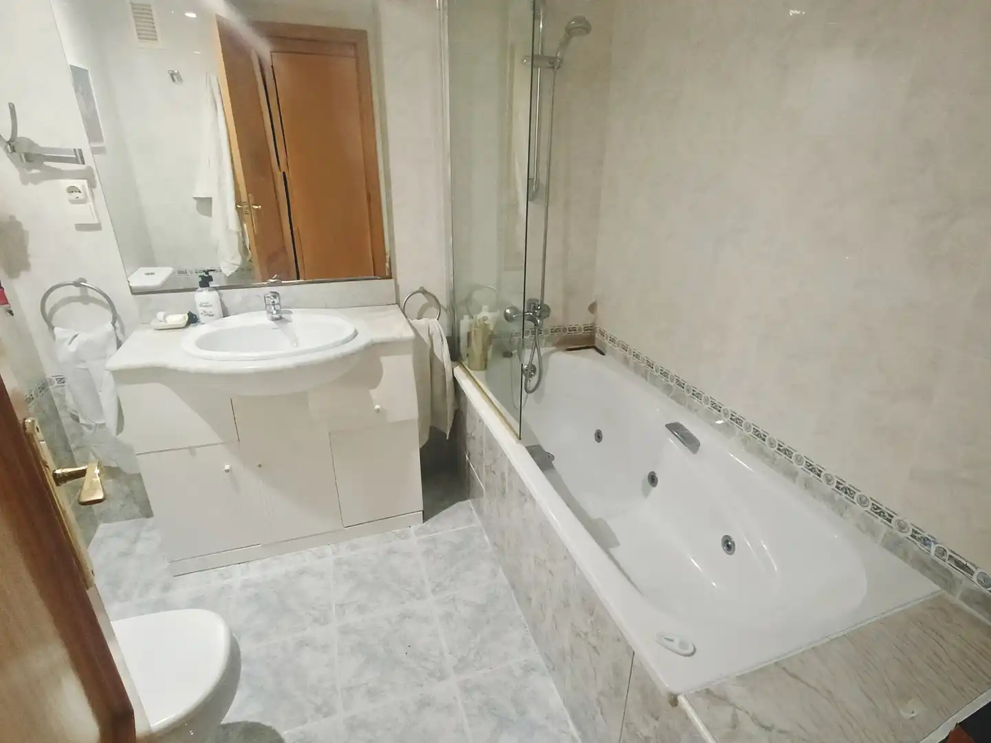Badezimmer von Wohnungen zum Verkauf in El Campello mit Heizung, Parkett und Terrasse