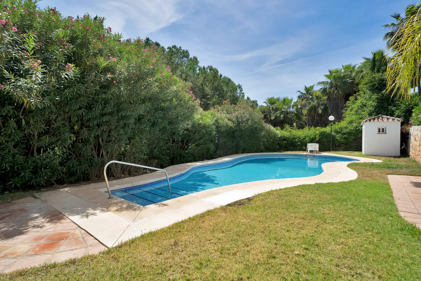 Piscina de Ático de alquiler en Marbella con Aire acondicionado, Calefacción y Jardín privado