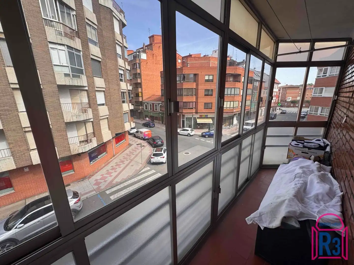 Vista exterior de Pis en venda en León Capital  amb Calefacció i Terrassa