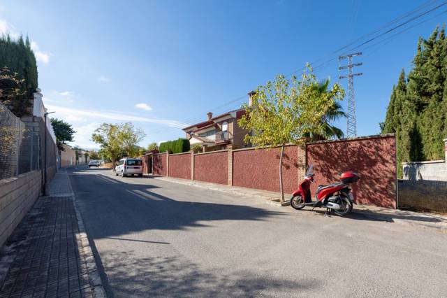 Casa-chalet en Venta en Calle ABEDUL en Gójar