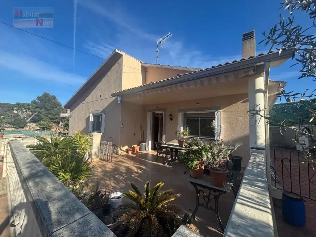 Vista exterior de Casa o chalet en venta en La Bisbal del Penedès con Horno y Microondas