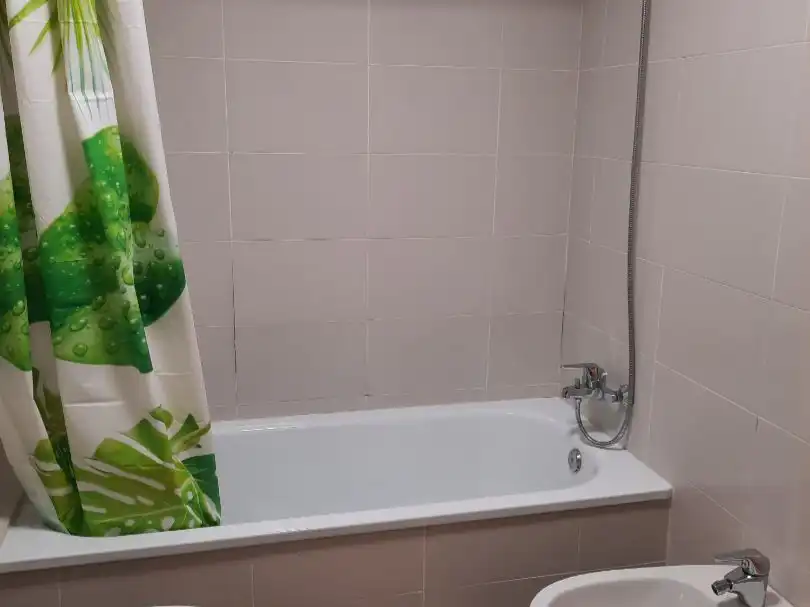 Bany de Pis de lloguer en La Pobla de Vallbona amb Parquet, Moblat i Forn