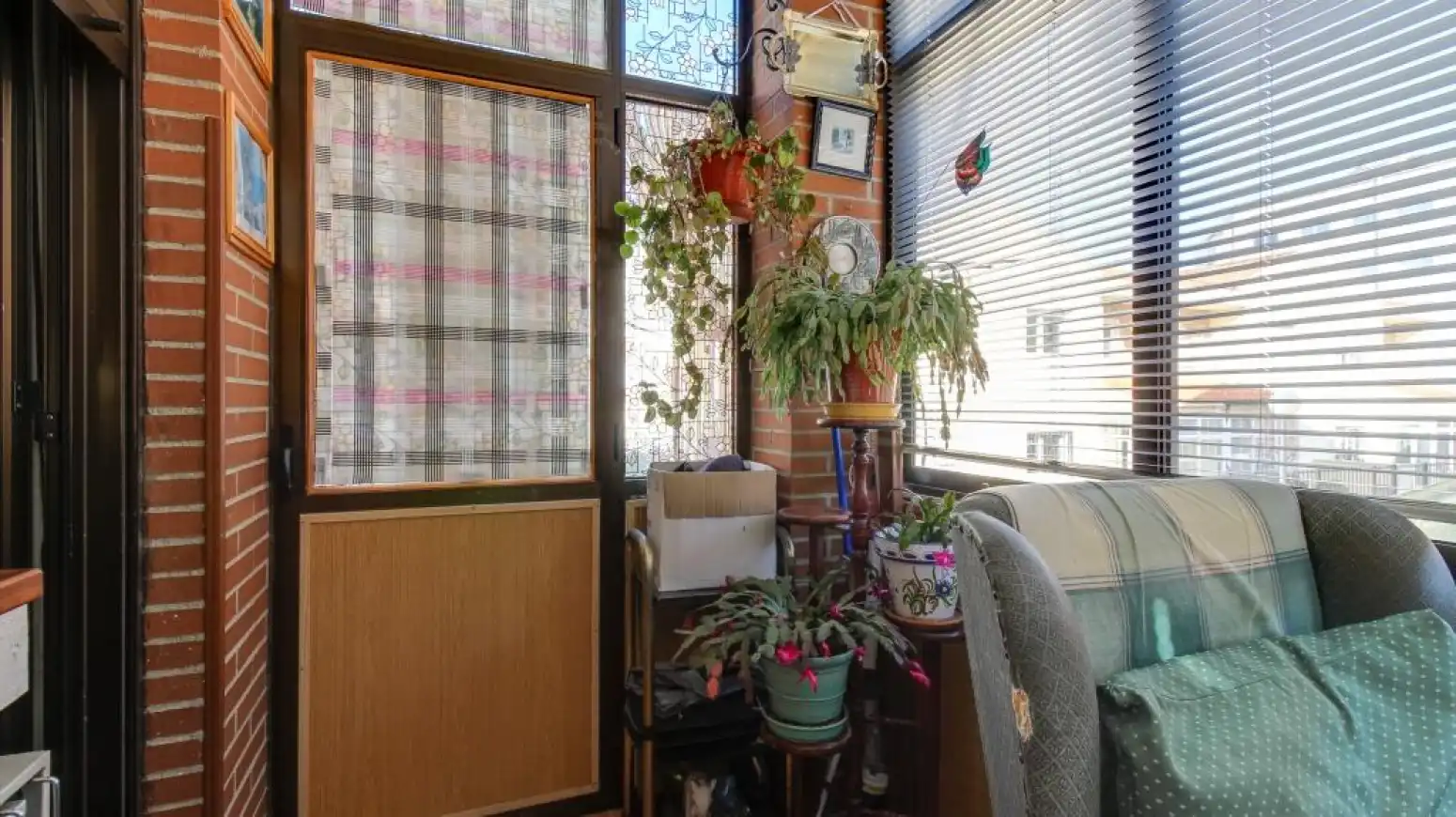 Terrasse von Einfamilien-Reihenhaus zum Verkauf in Salamanca mit Heizung, Privatgarten und Parkett