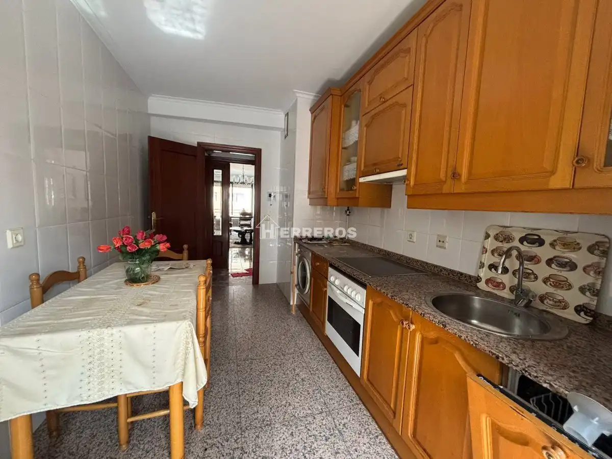 Cocina de Piso en venta en  Logroño con Calefacción, Terraza y Trastero