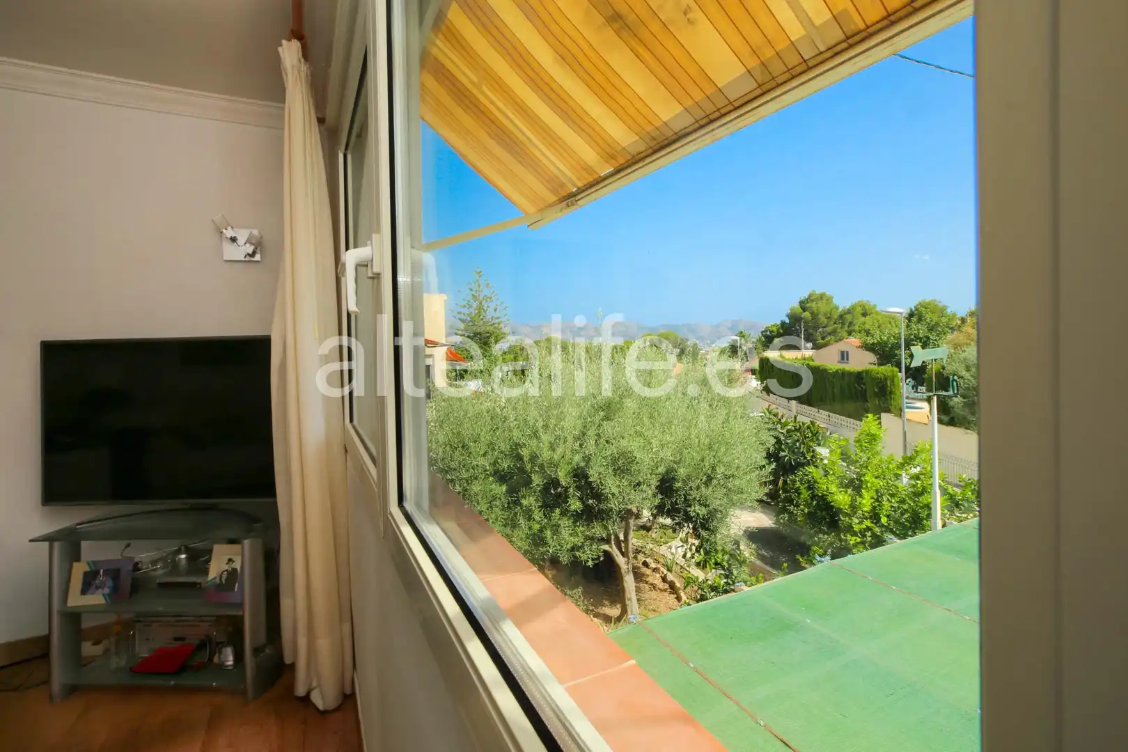Vista exterior de Casa o xalet en venda en La Nucia amb Aire condicionat, Jardí privat i Terrassa