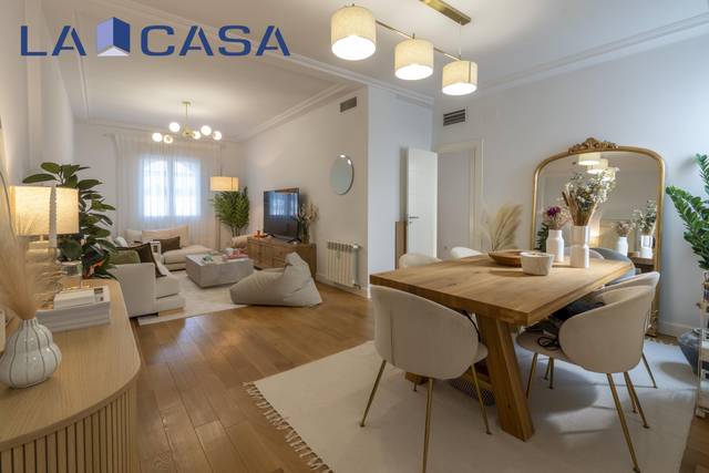 Piso en Venta en Calle de José Abascal en Almagro