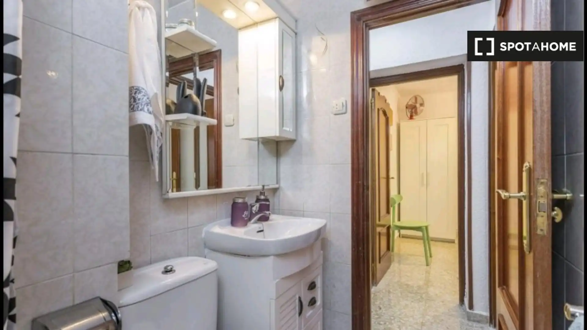 Bathroom of Flat for rent in  Madrid Capital  with Air Conditioner, Heating and Furnished
