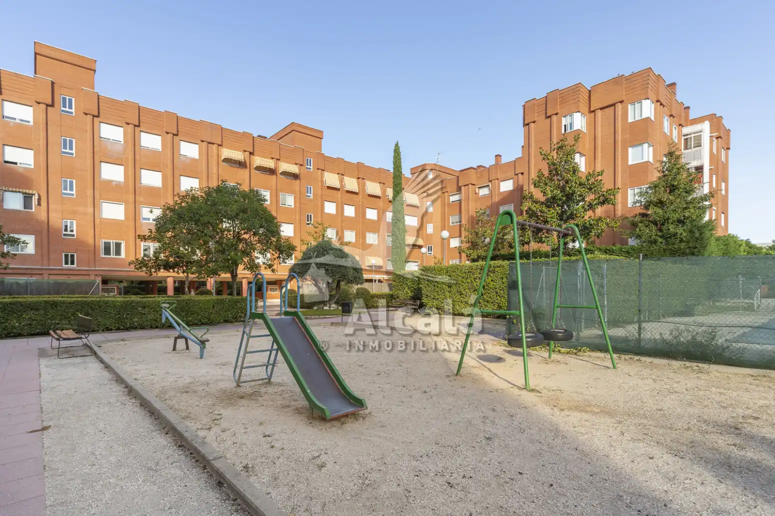 Vista exterior de Piso en venta en Alcalá de Henares con Aire acondicionado, Calefacción y Trastero