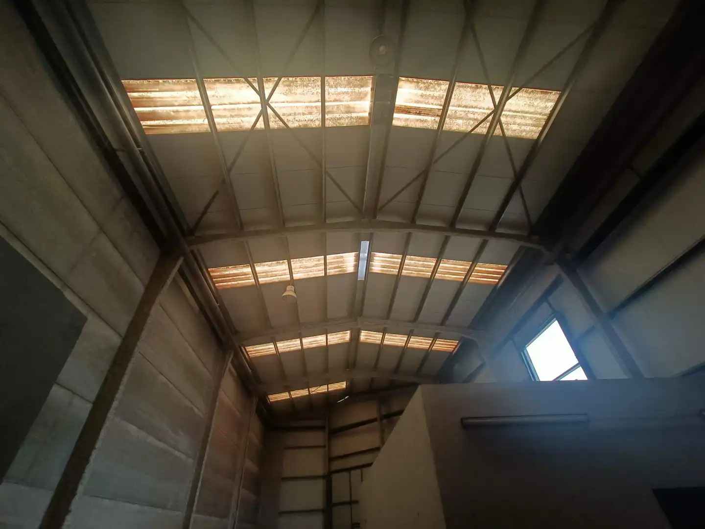 Außenansicht von Fabrikhallen zum Verkauf in Almazora / Almassora