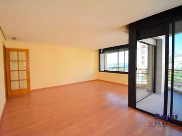 Apartament amb balcó en venda a Torrevejenses Ausentes 2