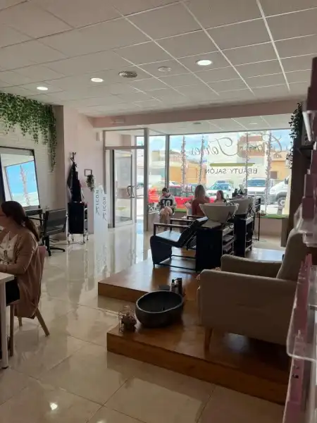 Local comercial en traspàs a Avenida Blas Infante, imagen 2