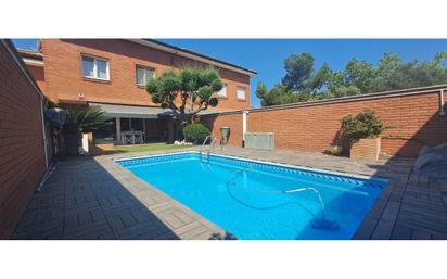 Piscina de Casa o xalet en venda en Sant Quirze del Vallès amb Piscina