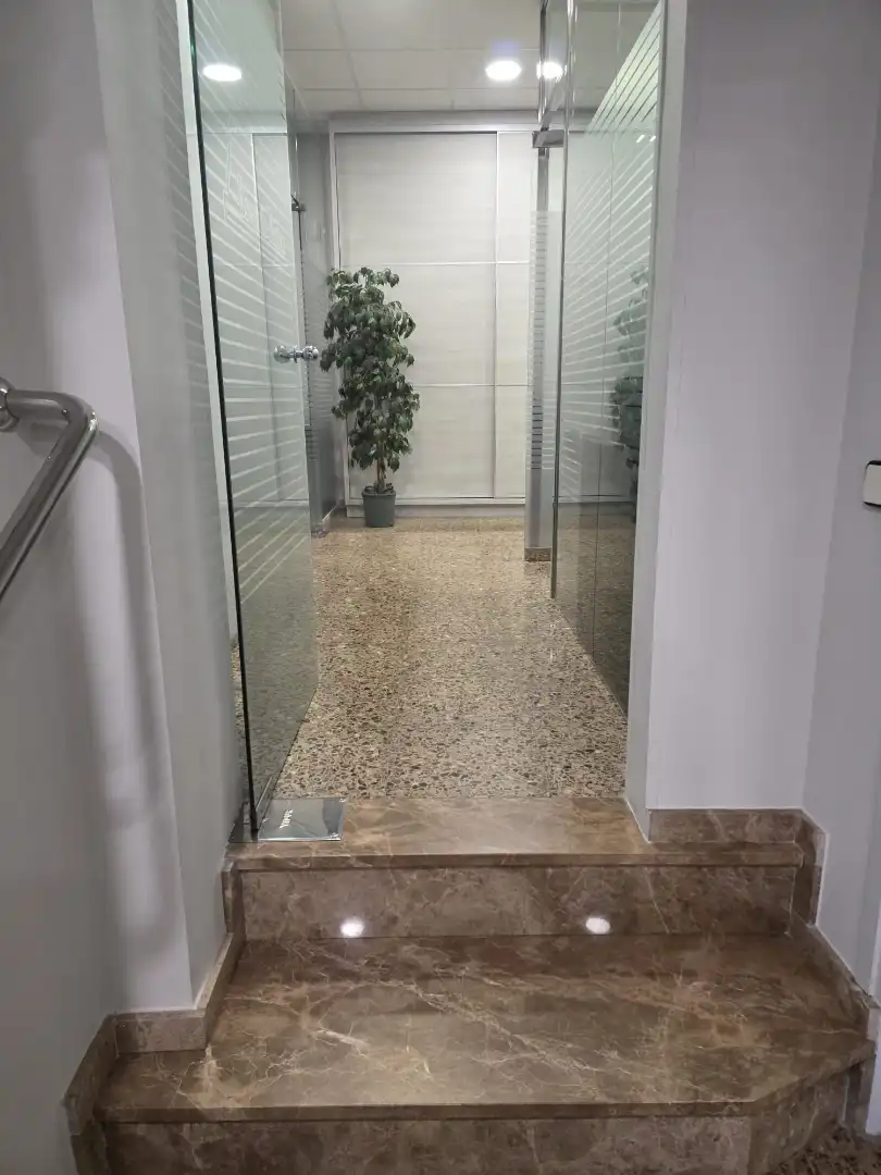 Büro zur Miete in Esplugues de Llobregat mit Klimaanlage, Heizung und Möbliert
