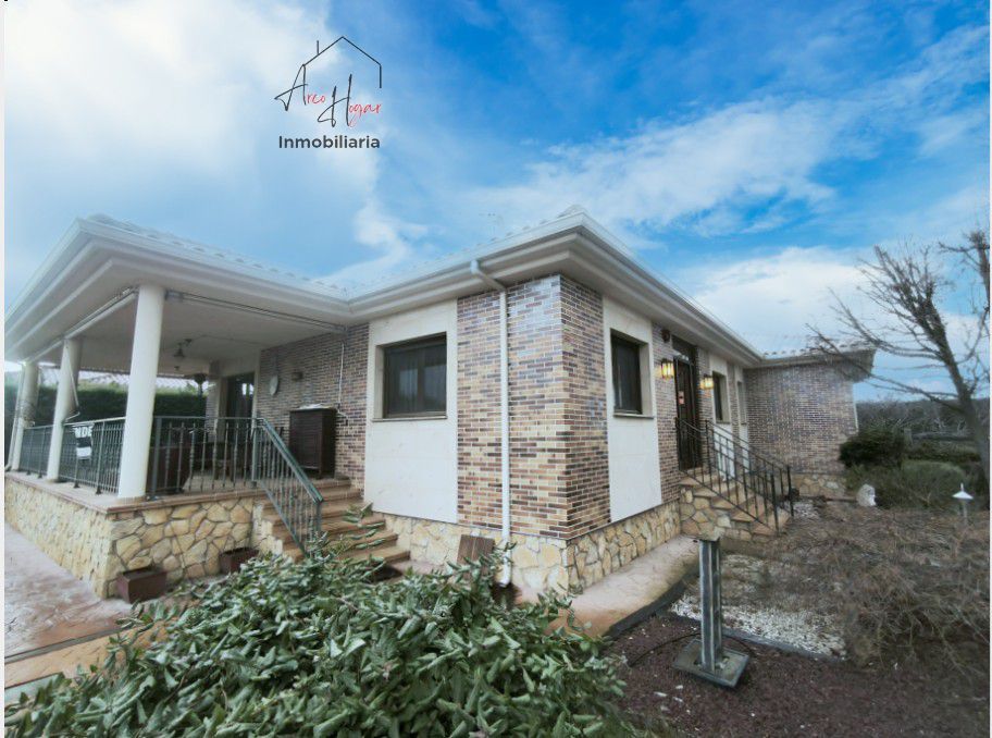 Vista exterior de Casa o xalet en venda en San Cristóbal de la Cuesta amb Calefacció i Traster