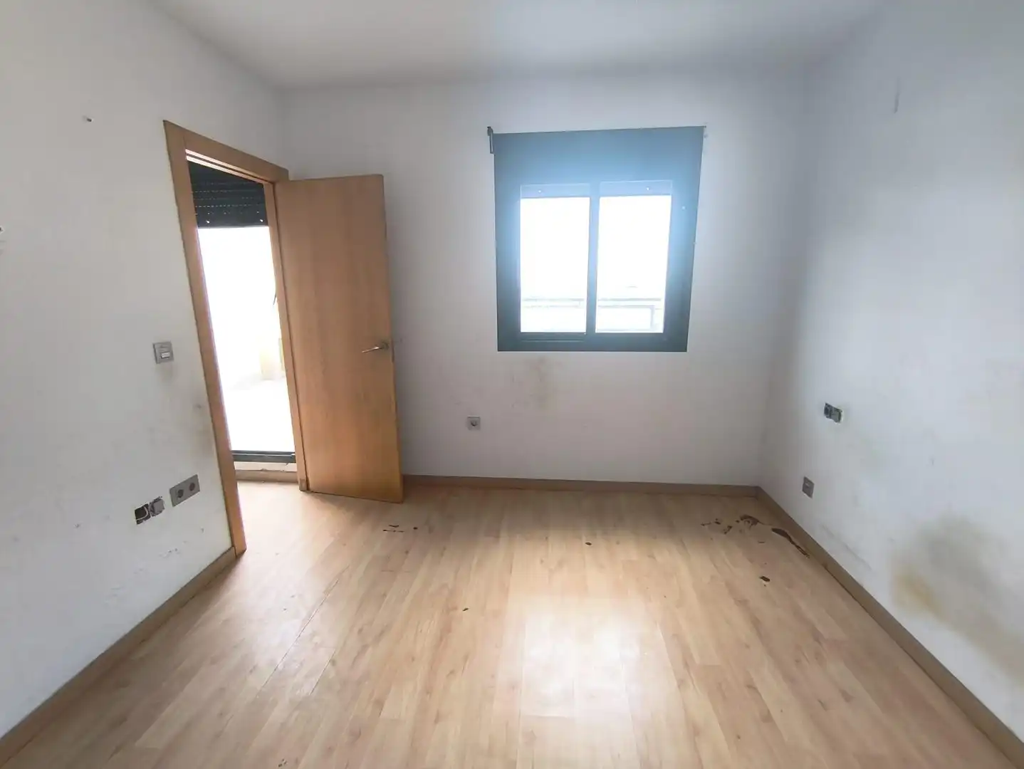 Schlafzimmer von Dachboden zum Verkauf in Pulianas mit Terrasse und Balkon